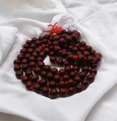 Lal Chandan Mala